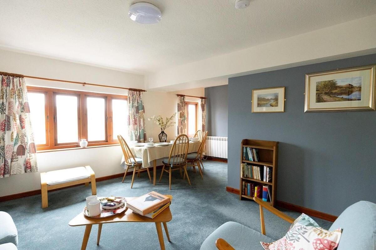 Katherines Court - Spacious Apartment With Rolling Hill Views Kendal Extérieur photo