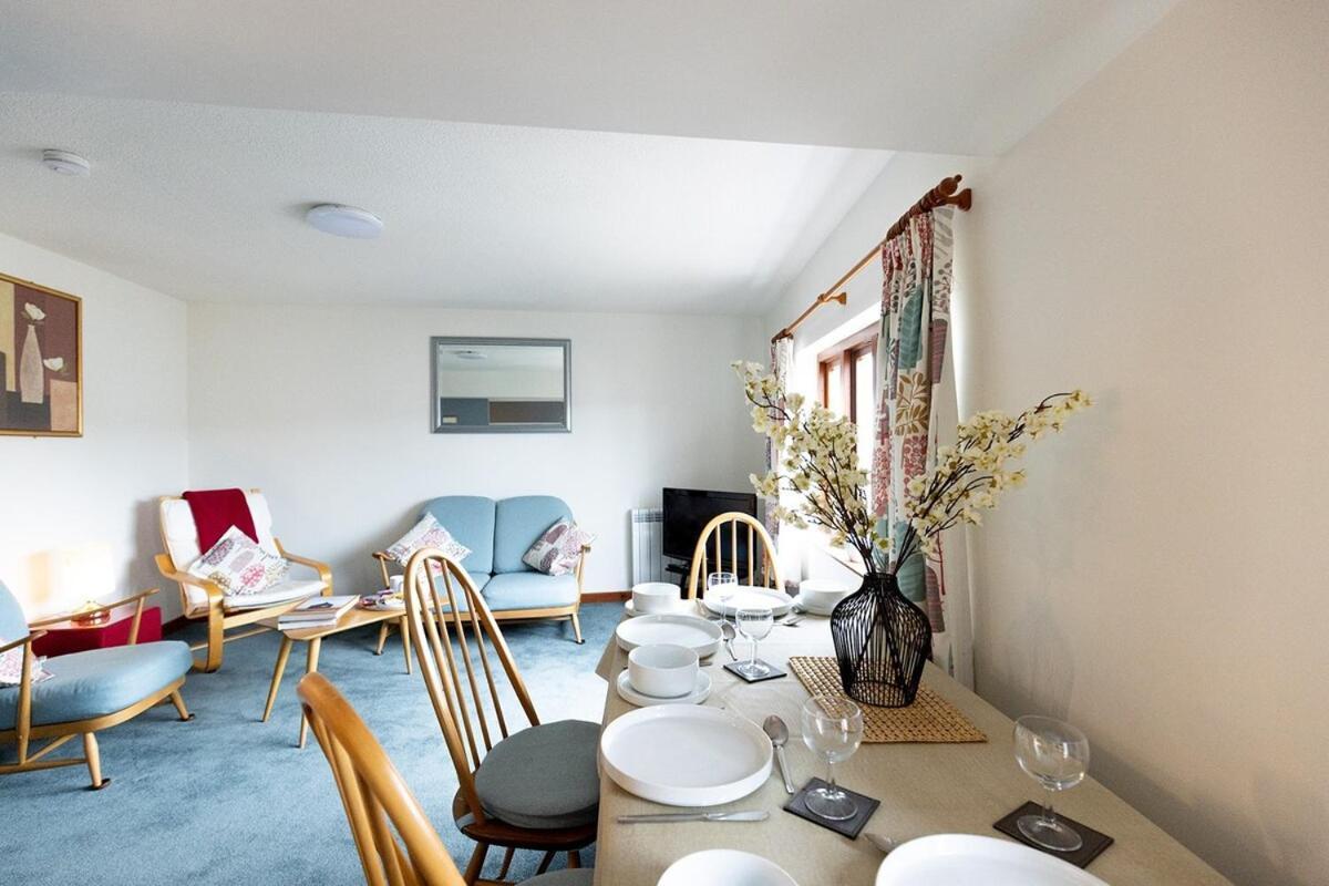 Katherines Court - Spacious Apartment With Rolling Hill Views Kendal Extérieur photo