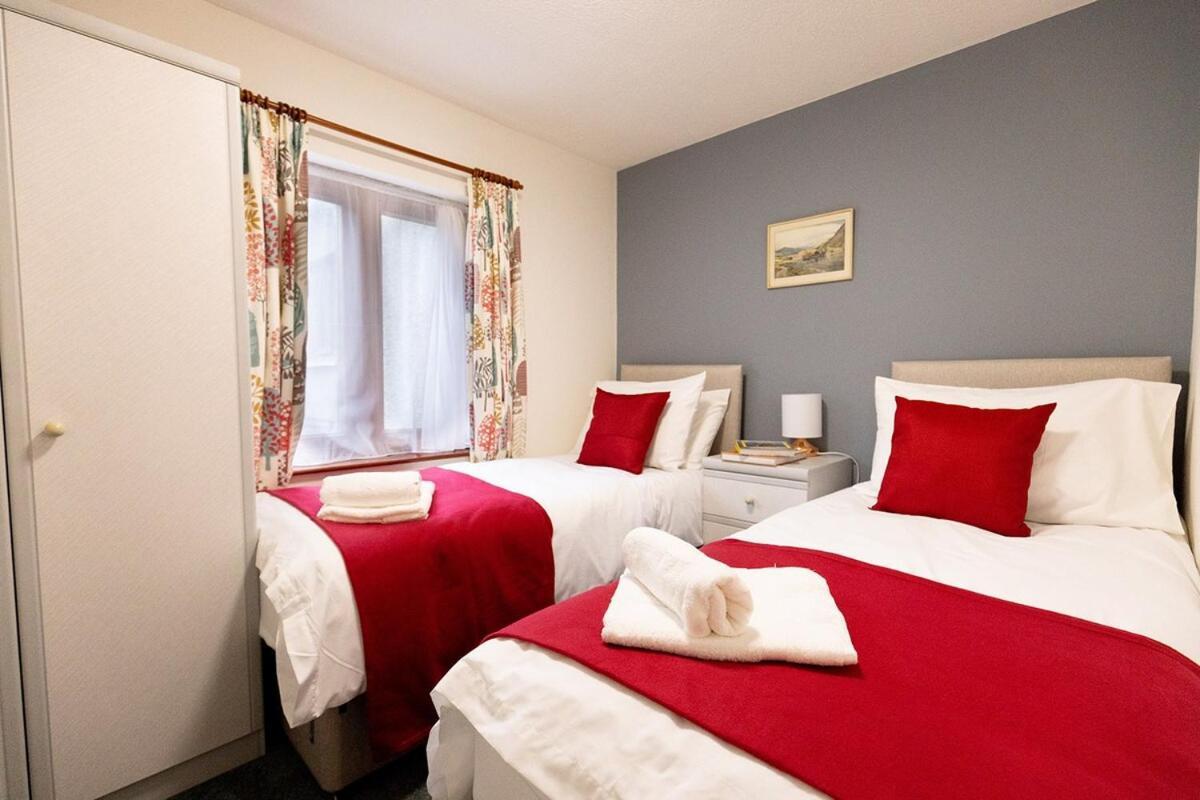 Katherines Court - Spacious Apartment With Rolling Hill Views Kendal Extérieur photo