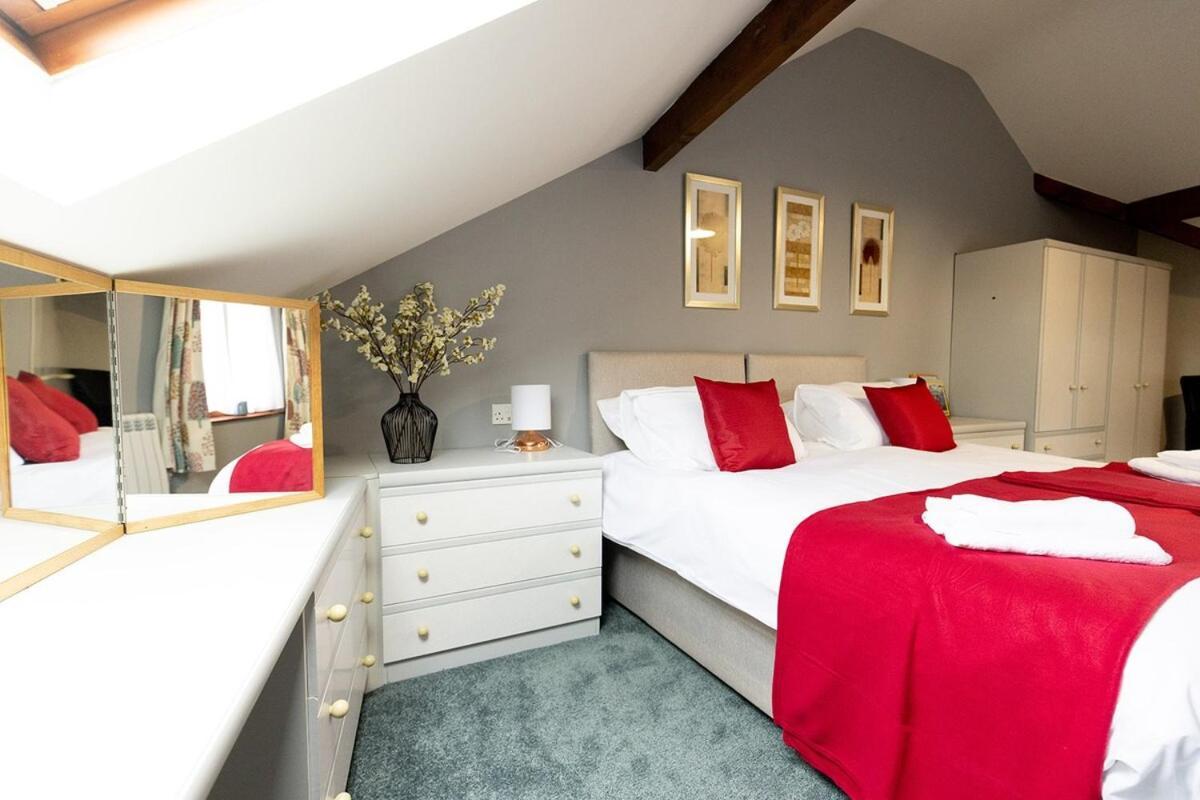 Katherines Court - Spacious Apartment With Rolling Hill Views Kendal Extérieur photo