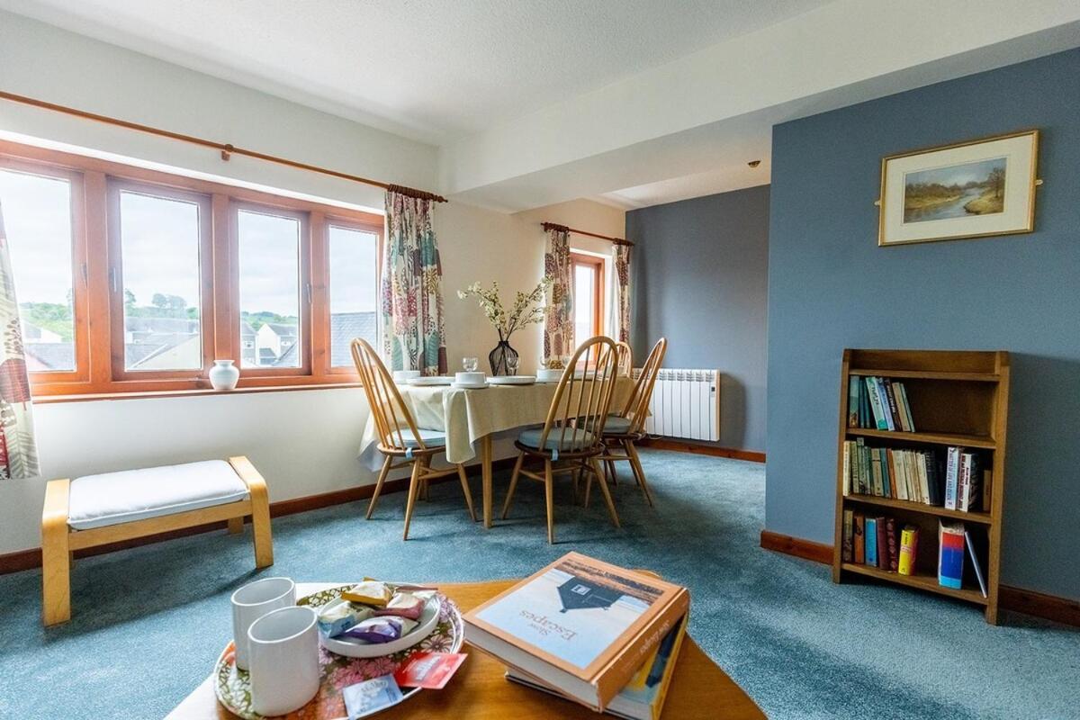 Katherines Court - Spacious Apartment With Rolling Hill Views Kendal Extérieur photo